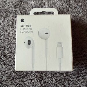 Apple EarPods with Lightning Connector - Classic White